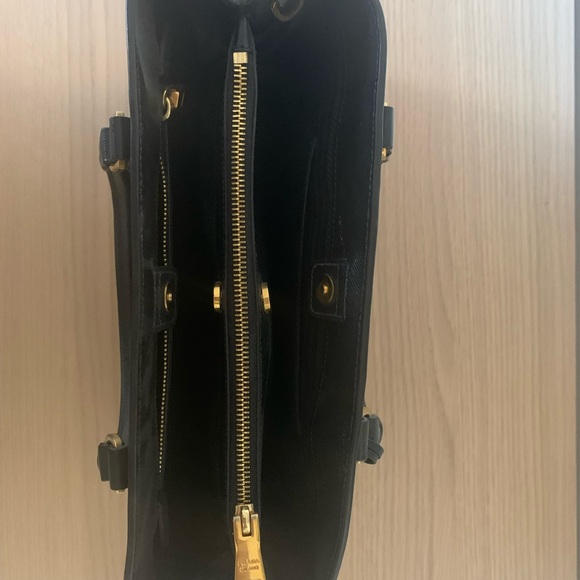 Prada Saffiano Tote Medium Black Crossbody - Picture 4 of 4